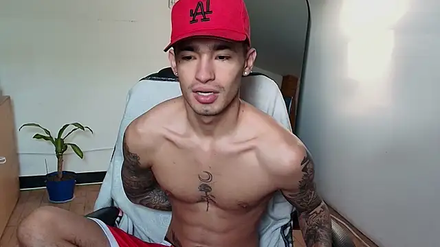 Snapshot of Damon__333 chatting on December 14, 2025, 10:03 pm Damon 333 online show from December 14, 2025, 10:03 pm