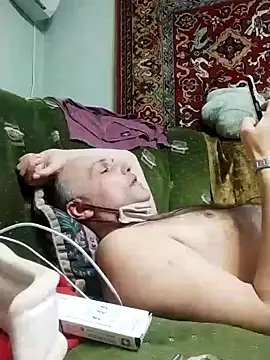 Snapshot of Pineapple04 chatting on February 21, 2025, 3:21 pm Pineapple04 online show from February 21, 2025, 3:21 pm