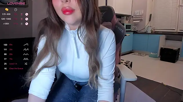 Snapshot of wwildfox chatting on March 6, 2025, 5:54 pm wwildfox online show from March 6, 2025, 5:54 pm