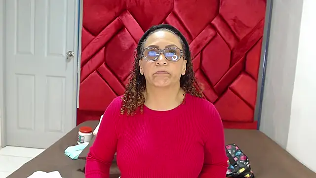 Snapshot of EvaMills1 chatting on February 24, 2025, 7:52 pm EvaMills1 online show from February 24, 2025, 7:52 pm