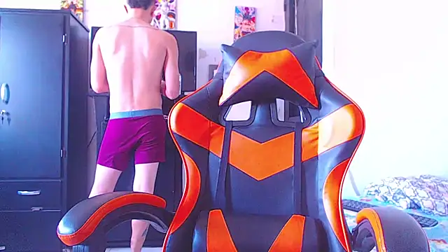 ADAM HOT online show from April 4, 2026, 9:34 pm