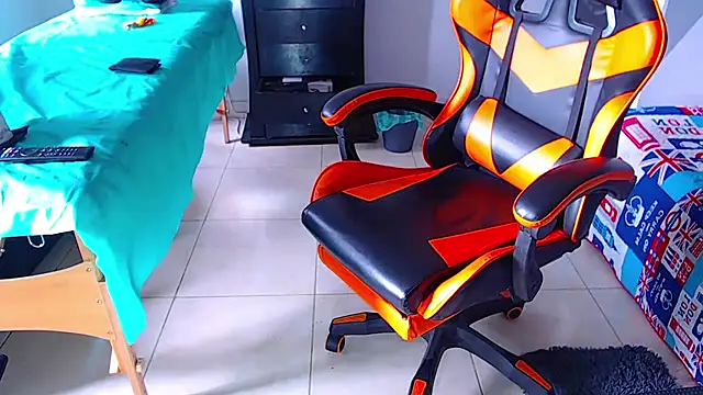 ADAM HOT online show from June 3, 2026, 1:25 pm