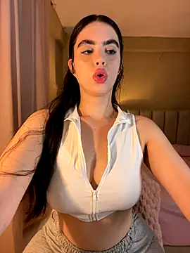 Snapshot of Mavi_Coless chatting on December 14, 2025, 12:49 am Mavi Coless online show from December 14, 2025, 12:49 am