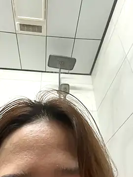 Angelababy001 online show from November 12, 2025, 1:44 pm