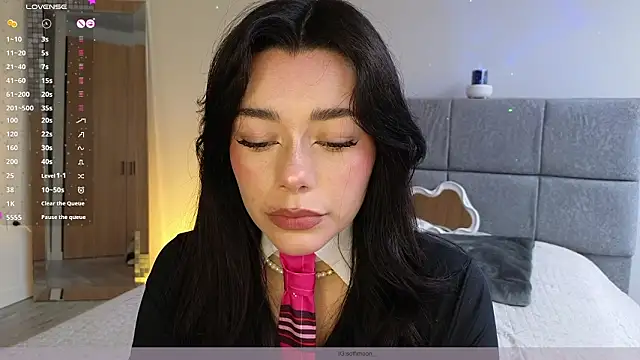 Soffimoon  online show from March 17, 2026, 8:34 pm