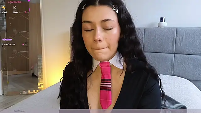 Soffimoon  online show from May 25, 2026, 8:04 pm