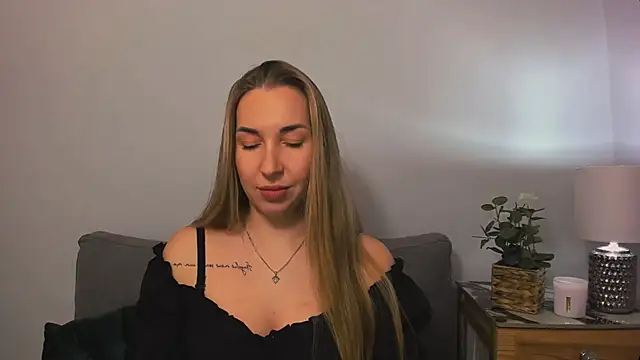 Snapshot of AriaDesire chatting on January 30, 2025, 4:13 pm AriaDesire online show from January 30, 2025, 4:13 pm