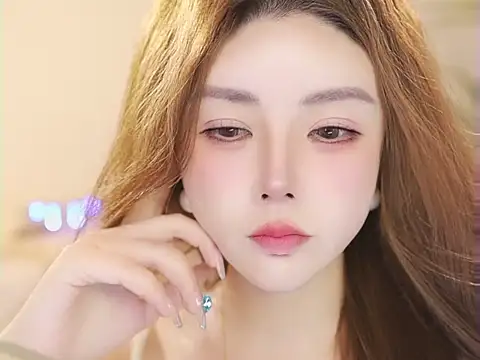 Qiaoqiao  online show from August 3, 2026, 4:11 am