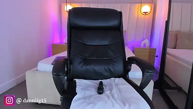 kosmic Angel online show from February 20, 2025, 4:03 pm