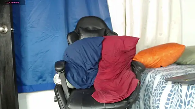 Snapshot of tizziano_castillo_ chatting on February 22, 2025, 12:49 am tizziano castillo online show from February 22, 2025, 12:49 am