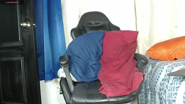 Snapshot of tizziano_castillo_ chatting on March 1, 2025, 1:00 am tizziano castillo online show from March 1, 2025, 1:00 am