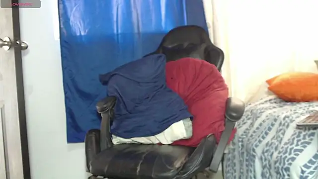 Snapshot of tizziano_castillo_ chatting on March 15, 2025, 7:48 pm tizziano castillo online show from March 15, 2025, 7:48 pm