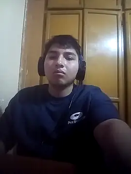 Snapshot of LoganFinds chatting on December 21, 2025, 3:57 am LoganFinds online show from December 21, 2025, 3:57 am