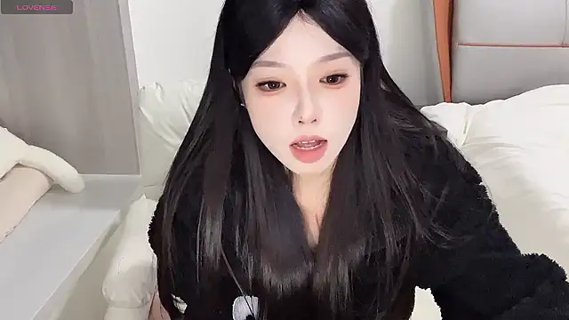 Snapshot of Q-ing chatting on December 3, 2024, 7:21 am Q-ing online show from December 3, 2024, 7:21 am