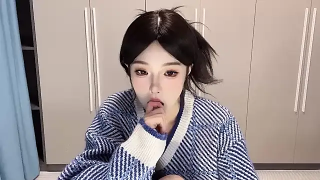 Snapshot of Q-ing chatting on November 8, 2025, 1:11 pm Q-ing online show from November 8, 2025, 1:11 pm