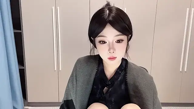 Snapshot of Q-ing chatting on November 14, 2025, 1:43 pm Q-ing online show from November 14, 2025, 1:43 pm