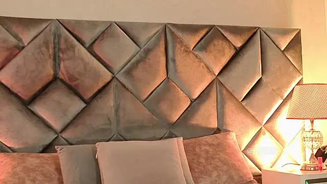 Snapshot of Luisa0110 chatting on February 14, 2026, 7:54 pm Luisa0110 online show from February 14, 2026, 7:54 pm