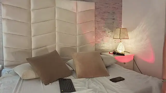 Snapshot of Luisa0110 chatting on February 25, 2026, 5:00 pm Luisa0110 online show from February 25, 2026, 5:00 pm