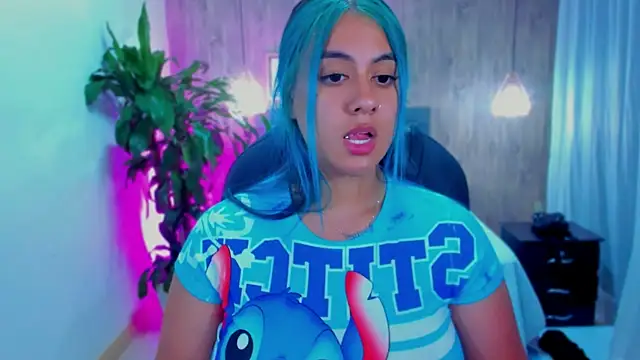 Snapshot of Xisu_ chatting on December 19, 2024, 7:18 am Xisu online show from December 19, 2024, 7:18 am