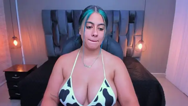 Snapshot of Xisu_ chatting on December 22, 2024, 12:17 am Xisu online show from December 22, 2024, 12:17 am