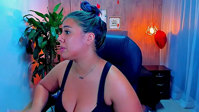 Snapshot of Xisu_ chatting on February 14, 2025, 4:04 am Xisu online show from February 14, 2025, 4:04 am