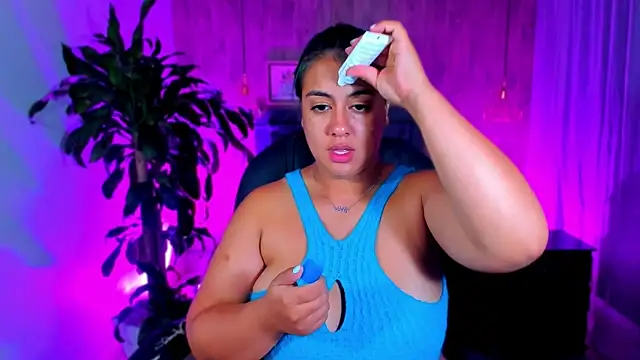 Snapshot of Xisu_ chatting on February 17, 2025, 4:20 am Xisu online show from February 17, 2025, 4:20 am