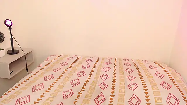 michaela cox online show from October 4, 2025, 7:23 pm