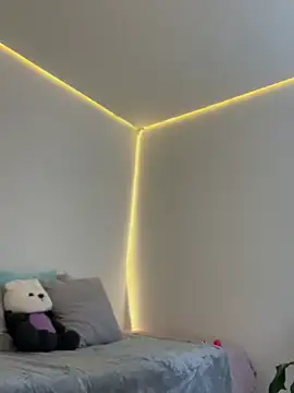 AmmyCollinsW online show from April 18, 2026, 7:07 pm