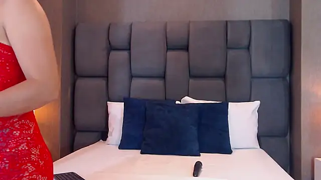 Snapshot of SophieWolkman chatting on March 5, 2025, 7:38 pm SophieWolkman online show from March 5, 2025, 7:38 pm