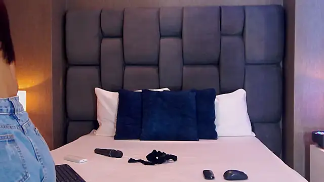 Snapshot of SophieWolkman chatting on March 18, 2025, 3:10 pm SophieWolkman online show from March 18, 2025, 3:10 pm