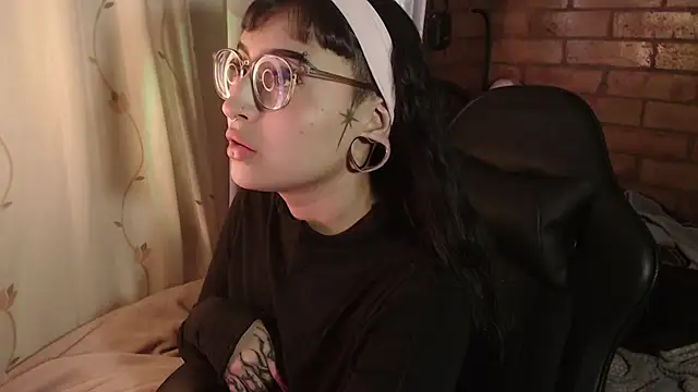 Cintya Kros online show from April 7, 2026, 10:31 pm