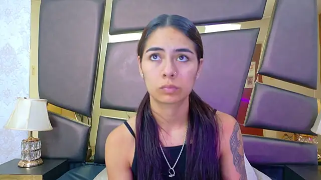 NicoleEsposito online show from November 12, 2025, 12:49 pm