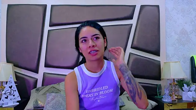 Snapshot of NicoleEsposito chatting on May 8, 2026, 12:43 pm NicoleEsposito online show from May 8, 2026, 12:43 pm