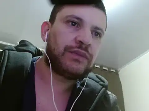 Snapshot of camiloking1720 chatting on February 4, 2025, 6:04 am camiloking1720 online show from February 4, 2025, 6:04 am