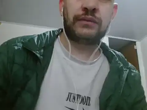 Snapshot of camiloking1720 chatting on February 8, 2025, 12:38 am camiloking1720 online show from February 8, 2025, 12:38 am