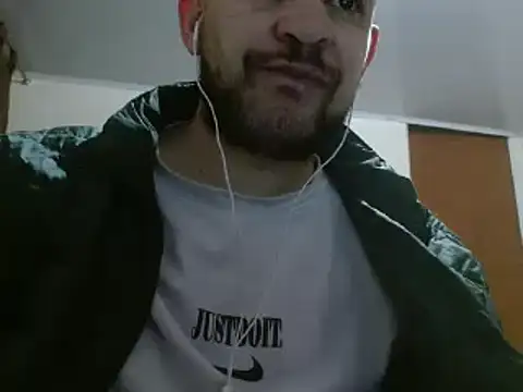 Snapshot of camiloking1720 chatting on February 8, 2025, 5:51 am camiloking1720 online show from February 8, 2025, 5:51 am