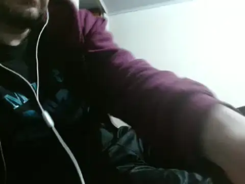 Snapshot of camiloking1720 chatting on February 19, 2025, 9:36 pm camiloking1720 online show from February 19, 2025, 9:36 pm