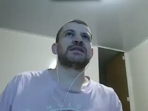 Snapshot of camiloking1720 chatting on February 22, 2025, 4:30 pm camiloking1720 online show from February 22, 2025, 4:30 pm