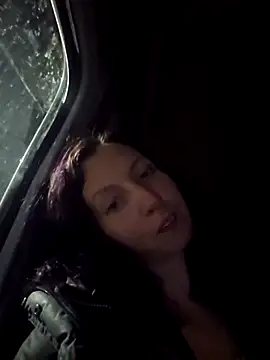 erinSmiles online show from November 11, 2025, 8:47 am