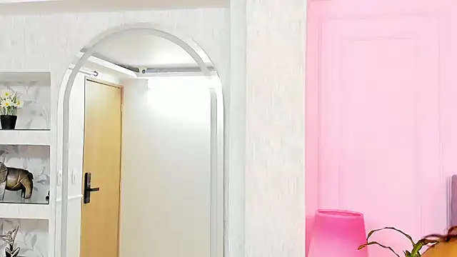 HaileeRoberts online show from February 27, 2026, 12:27 pm