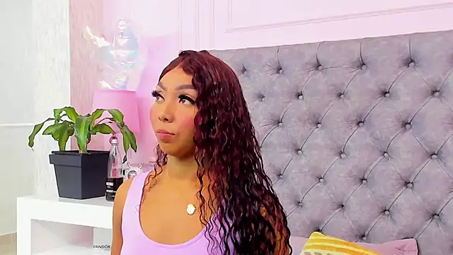HaileeRoberts online show from July 21, 2026, 12:40 pm