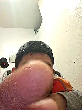 Snapshot of uziel2345 chatting on April 16, 2026, 3:24 pm uziel2345 online show from April 16, 2026, 3:24 pm