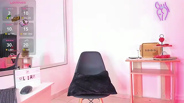 Lia johnsonn online show from February 5, 2025, 11:02 am