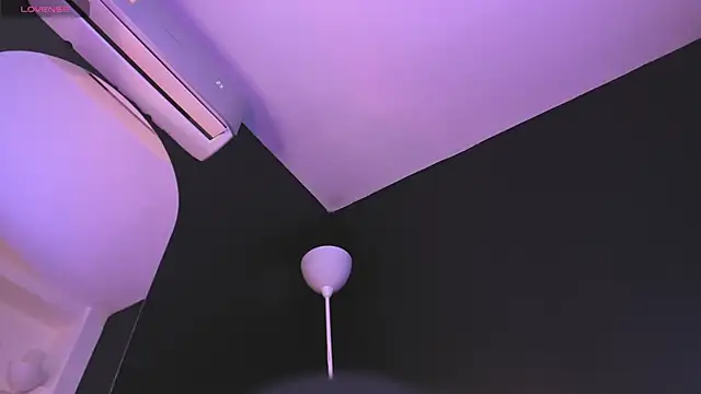 ALICEPOIXXXON online show from February 5, 2025, 1:11 pm