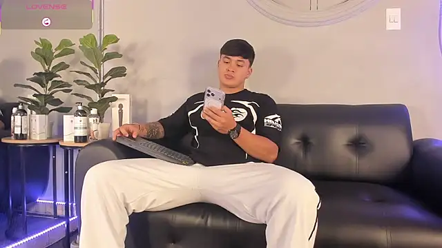 Cristopher strong online show from April 9, 2026, 1:27 pm