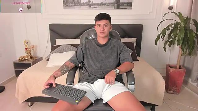 Cristopher strong online show from May 17, 2026, 1:51 pm