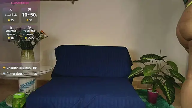 Snapshot of Elliee_ chatting on January 31, 2025, 8:12 pm Elliee online show from January 31, 2025, 8:12 pm