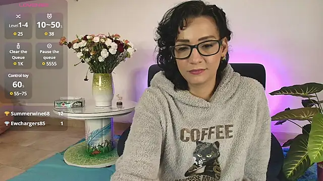 Snapshot of Elliee_ chatting on February 12, 2025, 3:27 pm Elliee online show from February 12, 2025, 3:27 pm