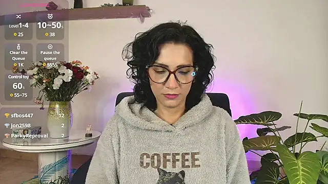 Snapshot of Elliee_ chatting on February 13, 2025, 3:46 pm Elliee online show from February 13, 2025, 3:46 pm