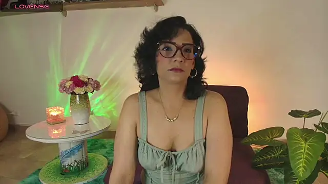 Snapshot of Elliee_ chatting on February 28, 2025, 12:09 pm Elliee online show from February 28, 2025, 12:09 pm